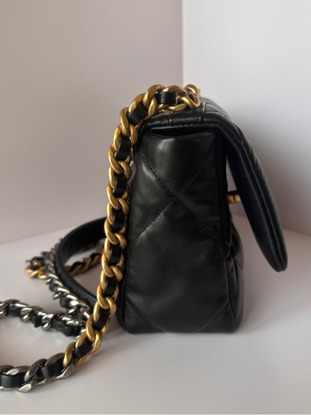 CHANEL 19 Medium Flap Black Goatskin | Excellent | Full Set | Authenticated - Picture 9 of 17